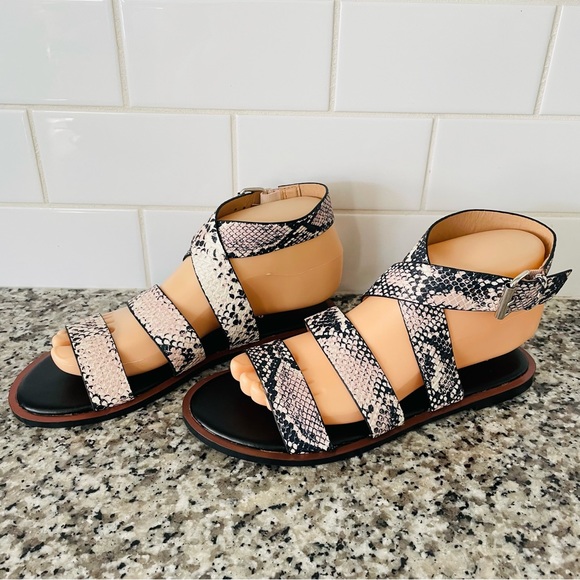 Qupid Women’s Flat Gladiator Sandals Snake Skin Strap Design - Picture 2 of 8